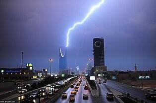 تنبيه #الأرصاد الجوية : توقّعات بانخفاض درجة حرارة الرياض لـ7 درجات ليلاً . #السعودي
