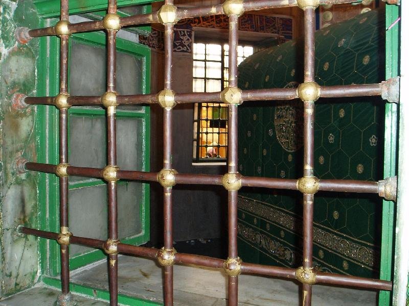 داخل الحرم الابراهيمي ربما قبر ستنا سارة
