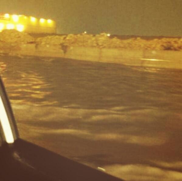 الان في مخرج ١٦ بـ #الرياض #غرق_شوارع_الرياض #غرق_الرياض
