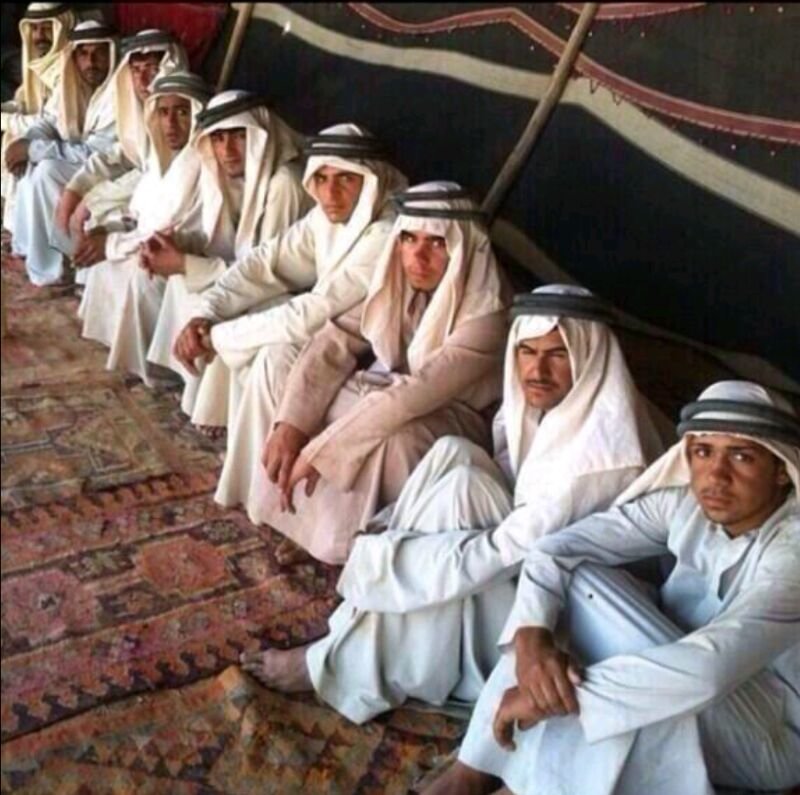 شكل الشباب لما تمر من جنبهم بنت مزة