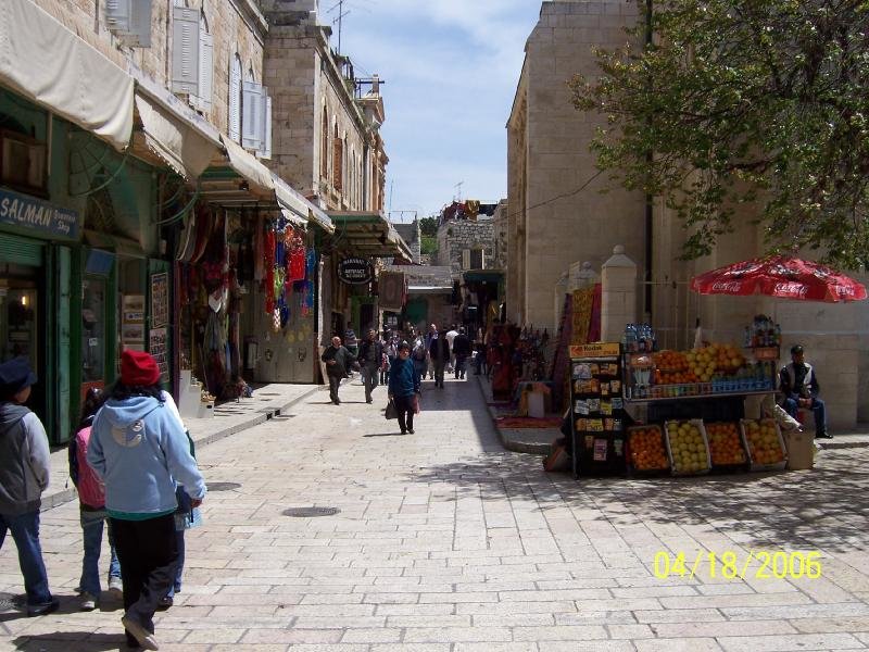سوق الدباغة خارج كنيسة القيامة ويعد آخر محطات طريق الالام.
