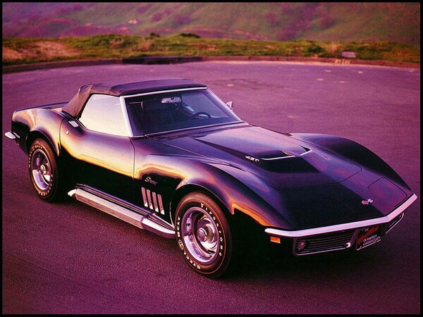 #chevrolet #corvette #stingray #old #black