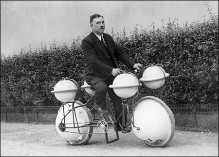 Amphibious bicycle that can be used on land and in water 1932