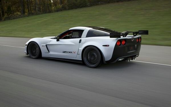 #chevrolet #corvette #white #black