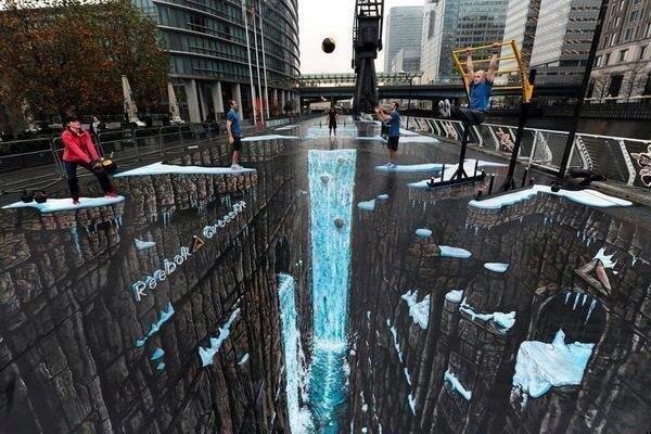 Worlds largest 3D anamorphic street painting in the Canary Wharf district of London