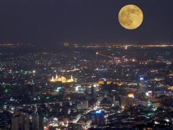 القمر مكتملا فوق #دمشق #سوريا