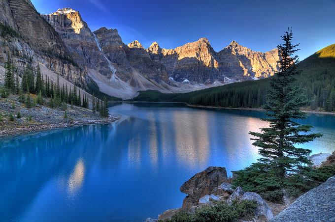 VALLEY OF THE TEN PEAKS, MORAINE LAKE, ALBERTA, CANADA