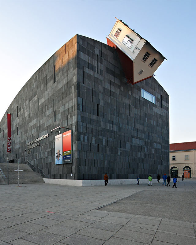 Amazing Buildings - Erwin Wurm House Attack (Viena, Austria)