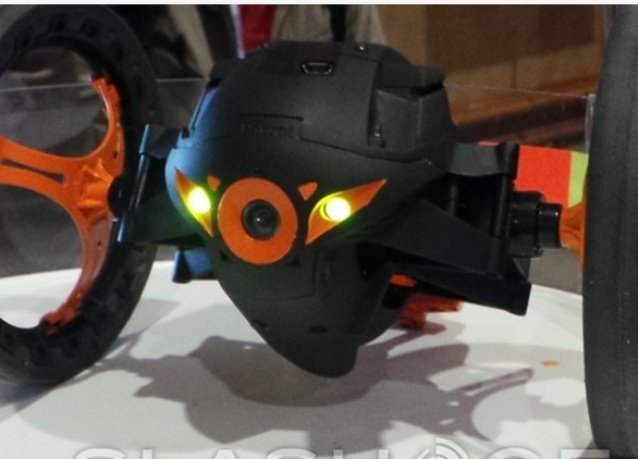 Parrot Jumping Sumo جهاز يقفز ويتسلق الجدران ويمشي على السقف بكاميرا وتحكم عبر الجوال #CES2014