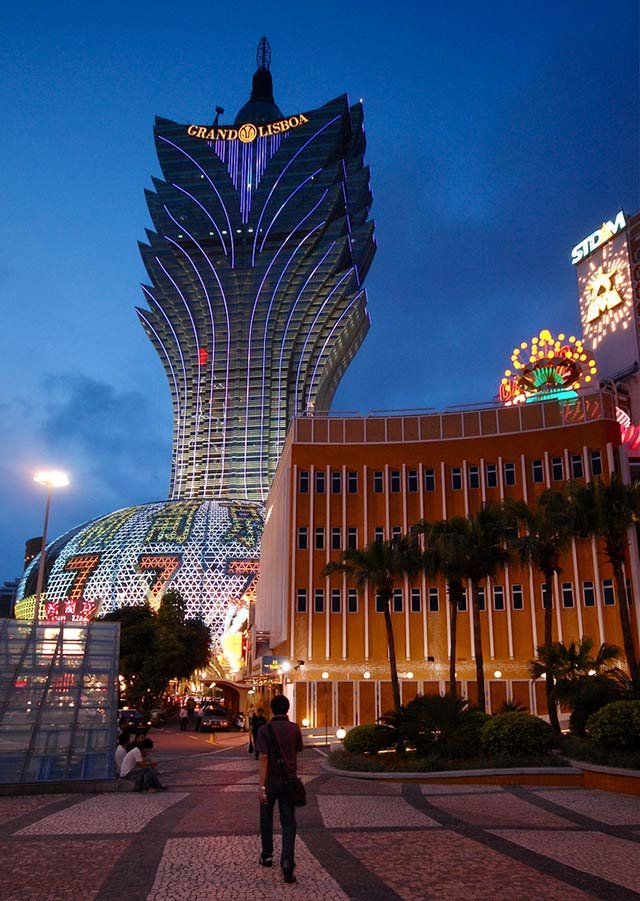 Amazing Buildings - Grand Lisboa (Macau, China)