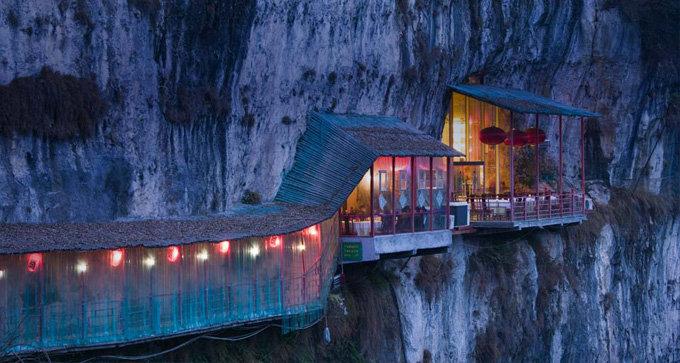 RESTAURANT NEAR SANYOU CAVE ABOVE THE CHANG JIANG RIVER, HUBEI, CHINA