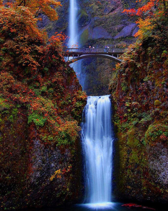 MULTNOMAH FALLS, OREGON