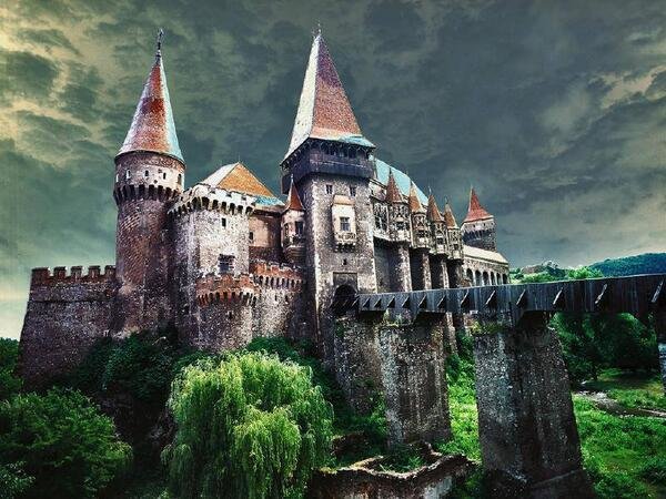 Abandoned Castle in Transylvania, Romania pic.twitter
