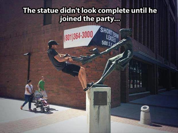The statue didn't look complete until je joined the party