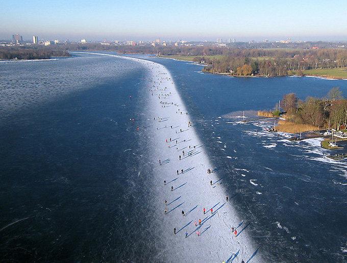 ICE SKATING ON PATERSWOLDSE MEER, A LAKE JUST SOUTH OF THE CITY OF GRONINGEN IN THE NETHERLANDS