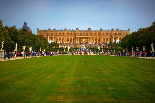 Palace of Versailles - Amazing Palaces