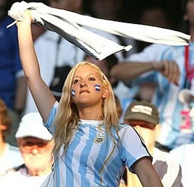 مشجعات #الأرجنتين في#كأس_العالم - صورة 2