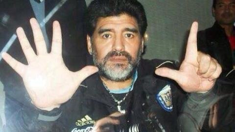 صورة .. شاهد كيف سخر ماردونا من خسارة البرازيل