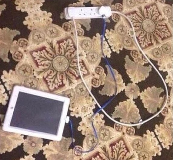 اذا ما انتبهت للغلط ممكن تحط موبايلك ينشحن كمان