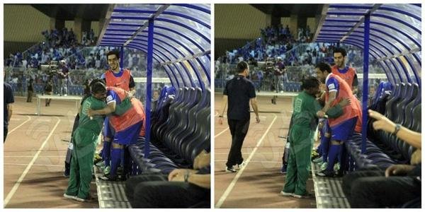 في لقطة انسانية نبيلة لاعب الخلوق محمد #الشلهوب يحتضن عامل نظافة أتى للسلام عليه 