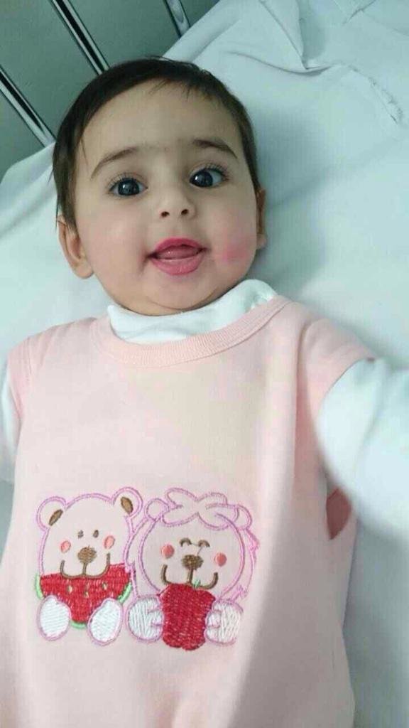 ‏طفله عمرها ٦ شهور وجدت عند مستشفى وهي الأن في احد دور الرعايه بالرياض نرجو نشر الصورة 