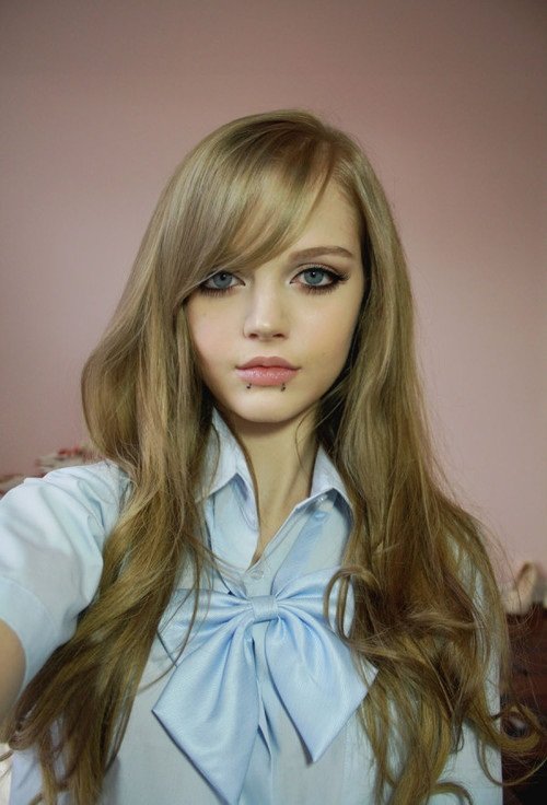 فتاة تشبه لعبة الأطفال باربي - صورة 16 -