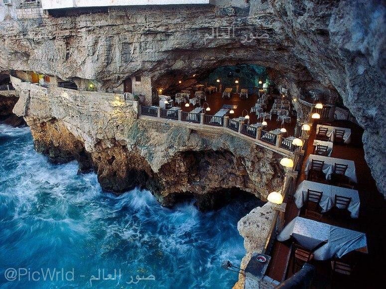 Oceanside beautiful restaurant in Italy was built inside a cave overlooking the sea!:o