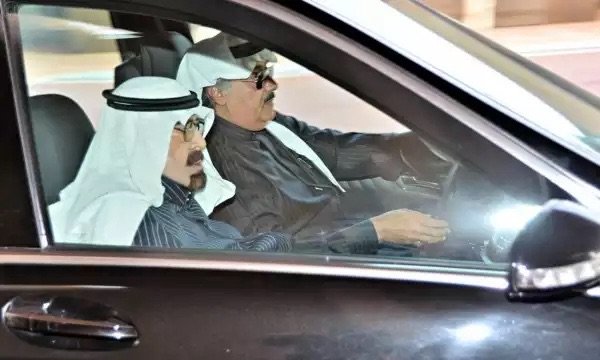 آخر صورة التقطت للملك عبدالله رحمه الله قبل مغادرته قصره في الرياض #وفاة_ملك_السعودية