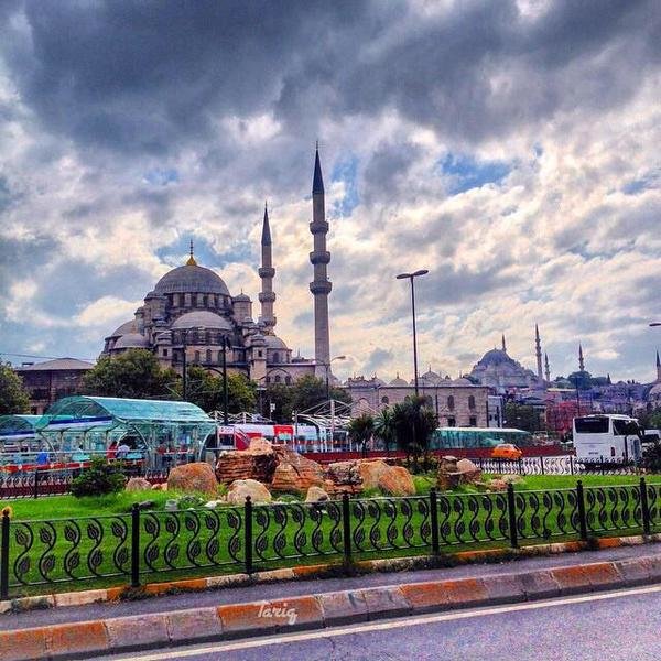 #جامع امنينو احد الجوامع ال#قديمة والجميلة #اسطنبول #تركيا. #غرد_بصورة 