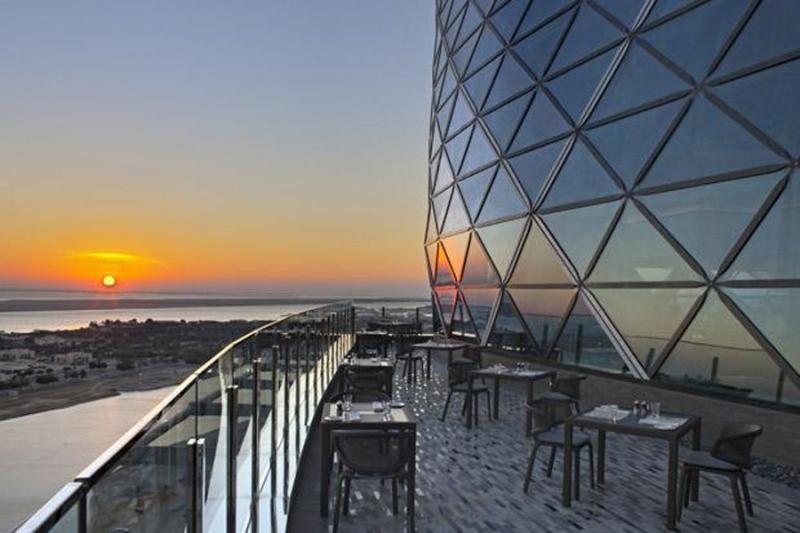 مبنى Capital Gate في #أبوظبي - صورة 13