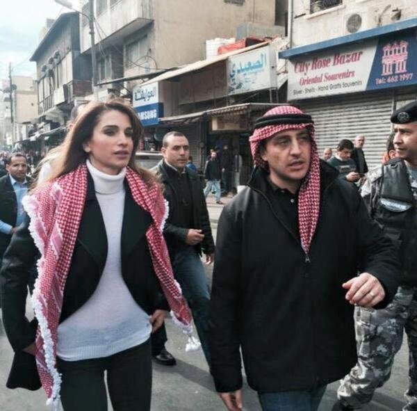  #جلالة_الملكة_رانيا_العبدالله تشارك في مسيرة الحسيني تنديدا بجريمة حرق الشهيد الكساسبة #معاذ_الکساسبة#الاردن #الكرك.