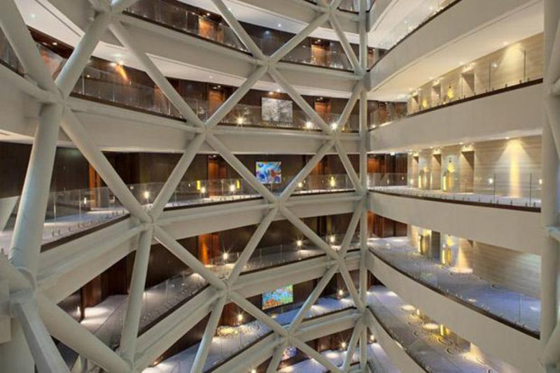 مبنى Capital Gate في #أبوظبي - صورة 8