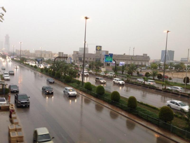  ‏#صور من الأمطار الغزيرة التي هطلت على #الرياض هذا اليوم وكانت مصحوبة بزخات من البرد 3 #امطار_الرياض #الرياض_الآن 