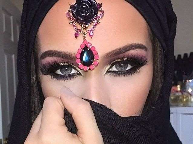 أميريكية تحطم الأرقام القياسية على انستغرام بالمكياج العربي#مكياج#غرد_بصوره