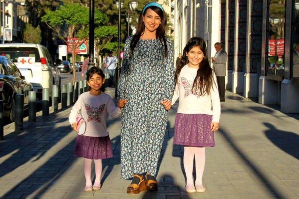 النجمة #أمل_عرفة برفقة بناتها سلمى ومريم من كواليس تصوير مسلسل #دنيا ج2 #دنيا_اسعد_سعيد 