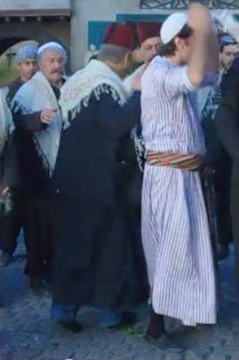 شكله ناديا جابت لأبوعصام بنطلون جينز من #فرنسا #باب_الحارة ٧