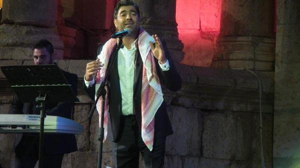 #وائل_كفوري يلبس الشماغ في #مهرجان_جرش 