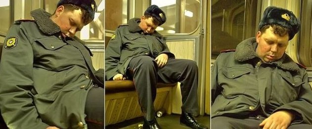  صورة مضحكة موظفي الامن ينام الموظف دون اي حراسة#غرد_بصوره 