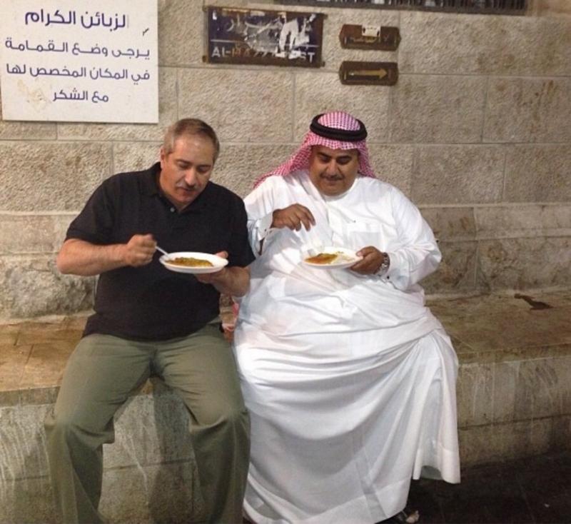 معالي ناصر جودة ومعالي الشيخ خالد في وسط البلد #عمان يأكلون الكنافة
