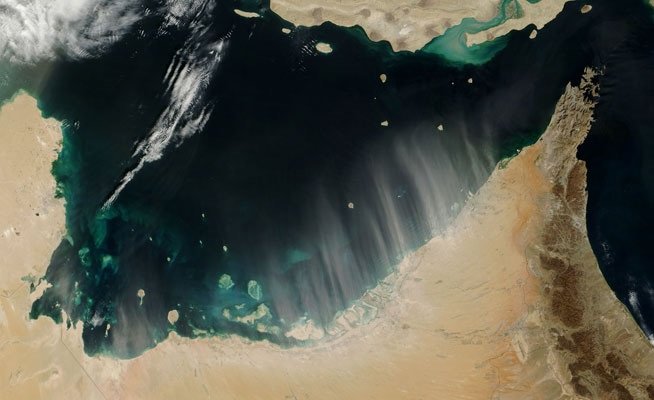 عاصفة رملية من الفضاء