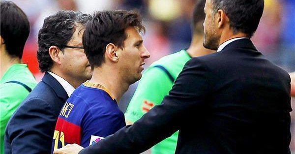 #برشلونة يعلن عبر موقعه الرسمي غياب ليو #ميسي عن الملاعب لمدة تترواح بين 7 إلى 8 أسابيع بعد تعرضه لتمزق في أربطة الركبة 