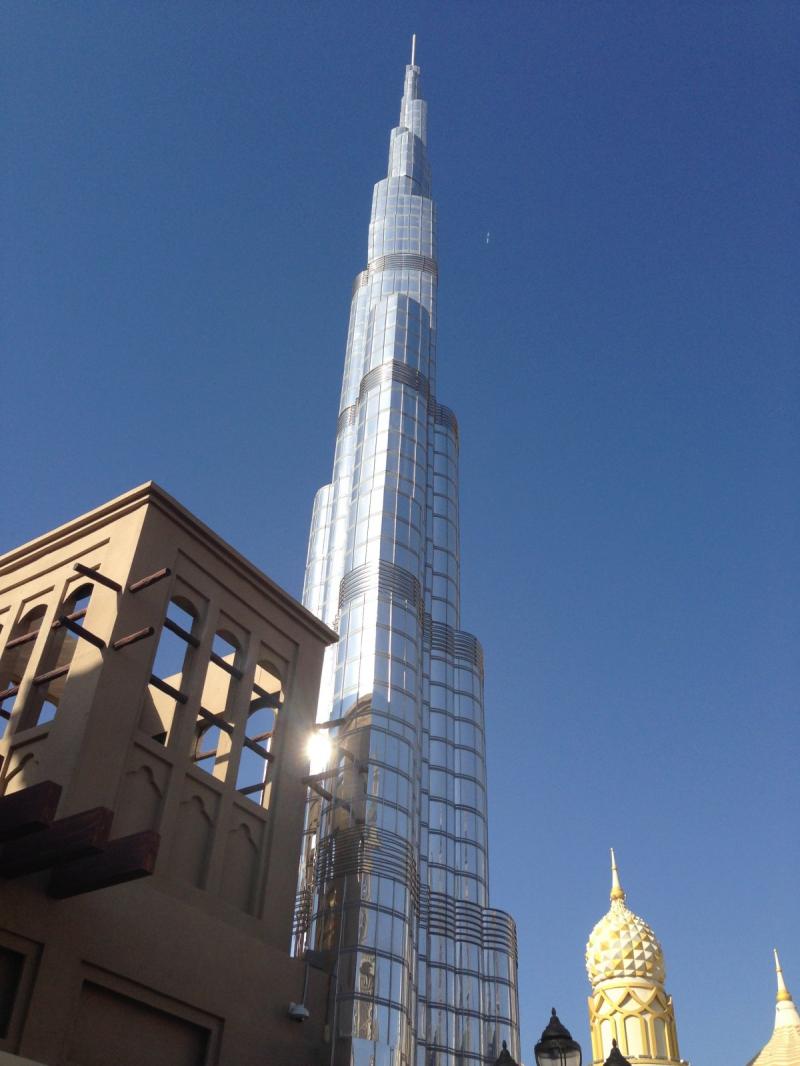 صورة كاملة ل #برج_خليفة في #القرية_العالمية في #دبي