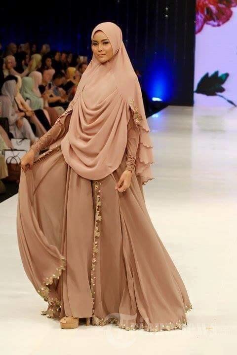 عرض #ازياء للمحجبات بأندونيسيا صورة 5