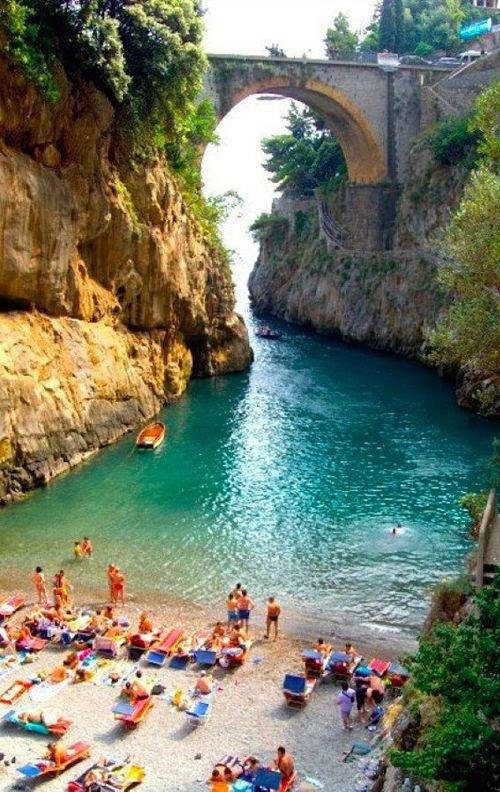 شاطىء Amalfi في #إيطاليا