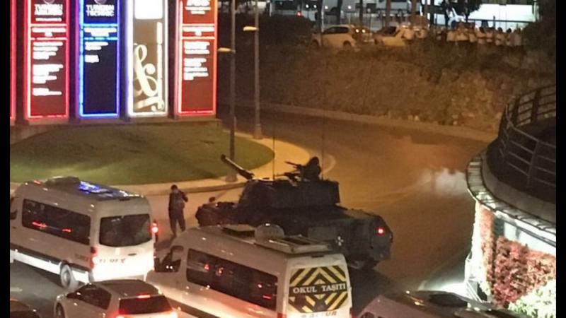 الجيش التركي ينفذ انقلاب ويستلم الحكم في #تركيا #Turkey - صورة ١