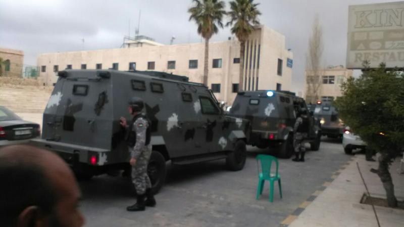 قوات الدرك في #الأردن تحرر مجموعة من الرهائن من قلعة #الكرك 