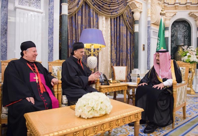 خادم الحرمين الشريفين #الملك_سلمان في استقبال #البطريرك_اللبناني مار بشارة الراعي - صورة ٢