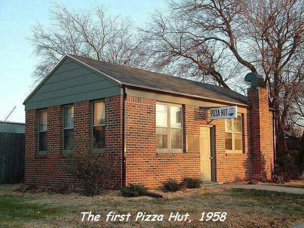 أول فرع لشركة #Pizza_hut في ولاية #كانساس عام ١٩٥٨
