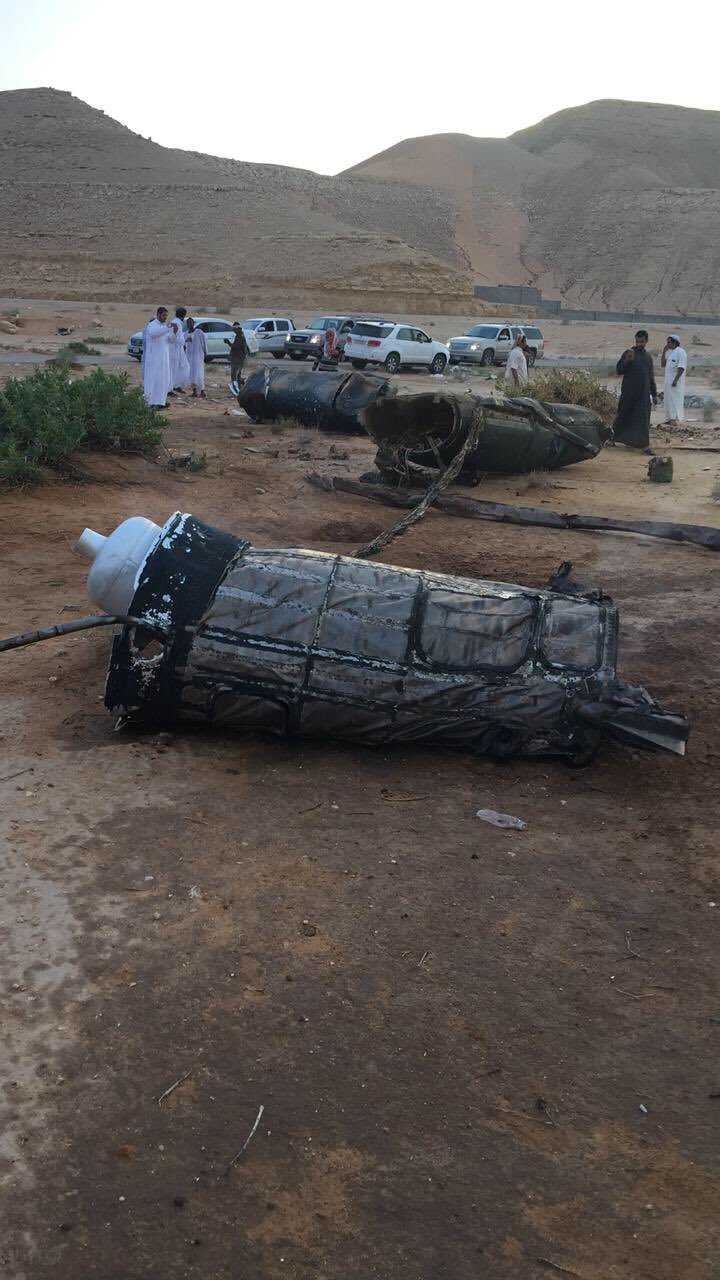 صور متداولة لحطام صاروخ جماعة #الحوثي الذي أسقطته الدفاعات الجوية #السعودية فوق #الرياض - صورة ٢ 