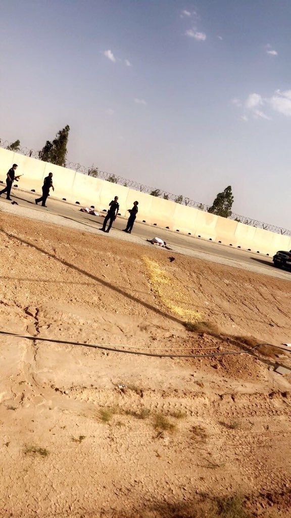 استشهاد جندي سعودي و وافد بنغلاديشي خلال هجوم ارهابي في #السعودية ومقتل ٢ واصابه ١ من الإرهابين منفذي الهجوم #ارهاب_الطرفيه_بريده 